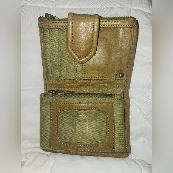 Fossil Wallet ~ EUC! - Picture 3 of 5